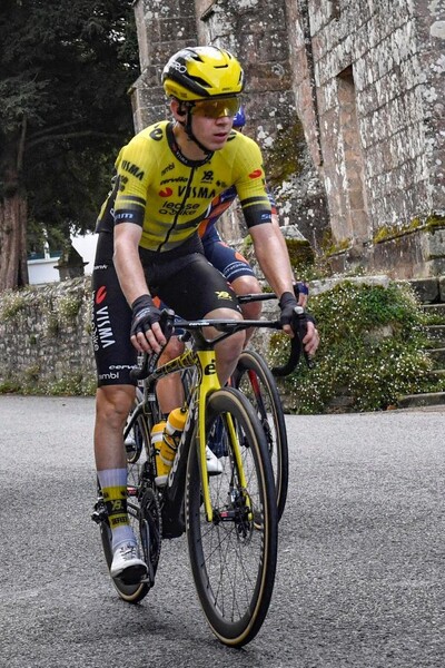 Tijmen Graat sterk in winderige Bretagne Classic