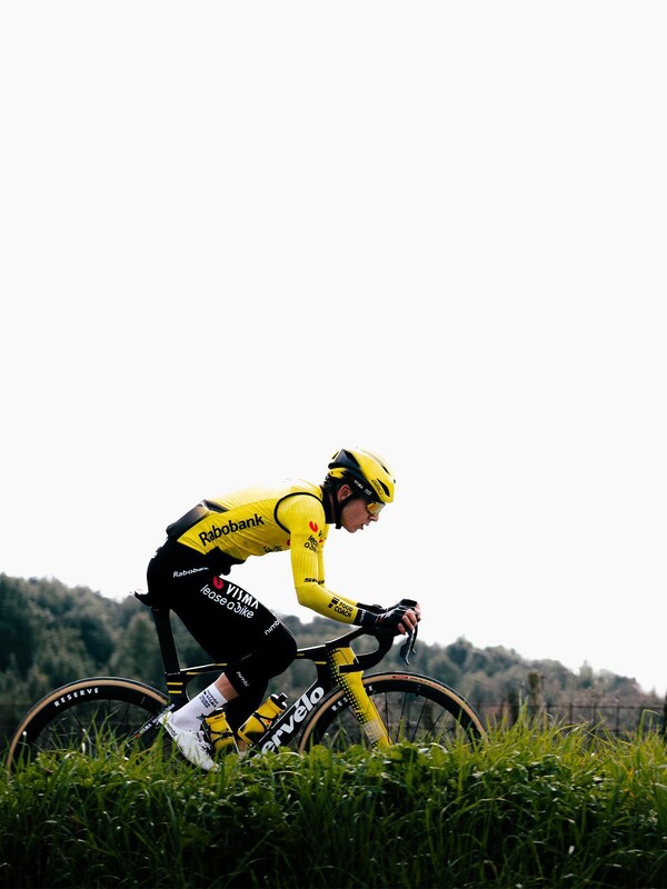Tijmen Graat finisht zware Strade Bianche na pechmoment in koers